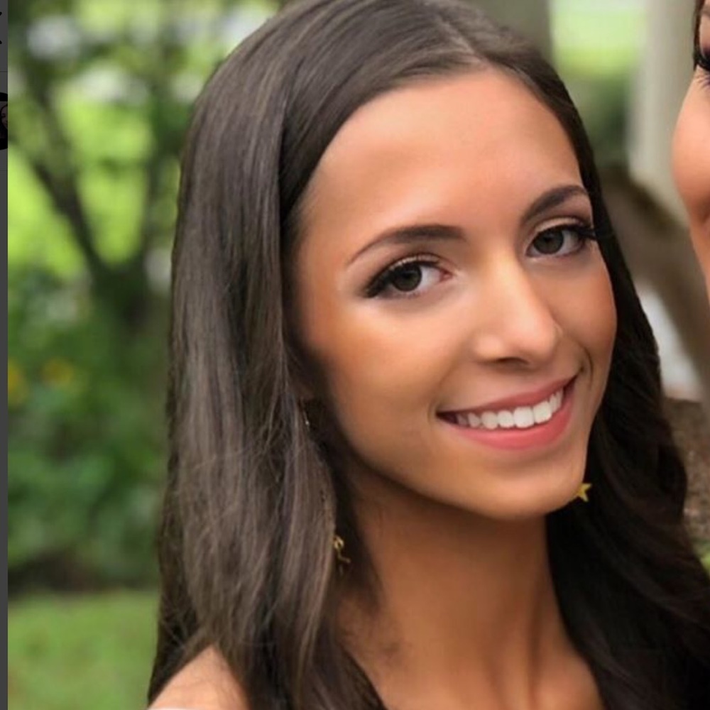 Meet your Posher, Olivia